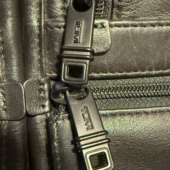 Tumi 96141DH Soft Black Leather Laptop Bag with Strap - Picture 15 of 15